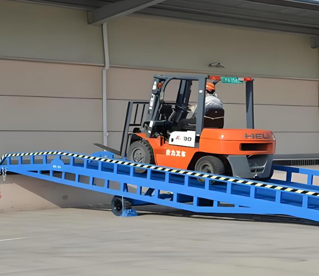 元江移动式卸货平台（叉车用）